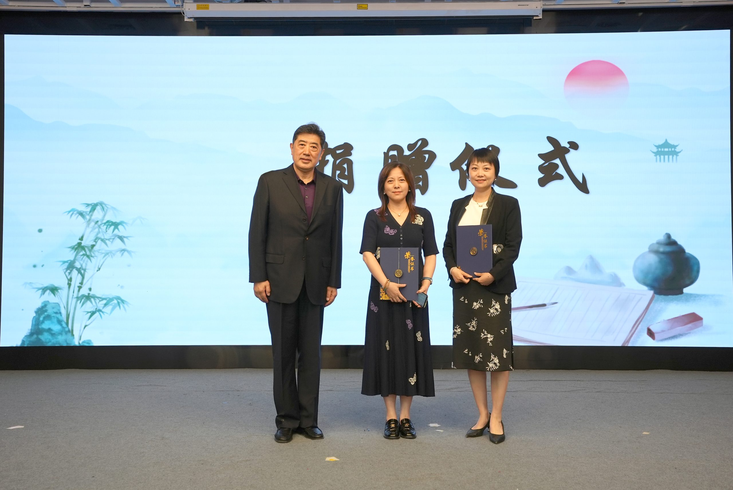 爱心汇聚，点亮视障儿童阅读之光， 《上海美影中国经典动画故事 大字·盲文版》即将上市