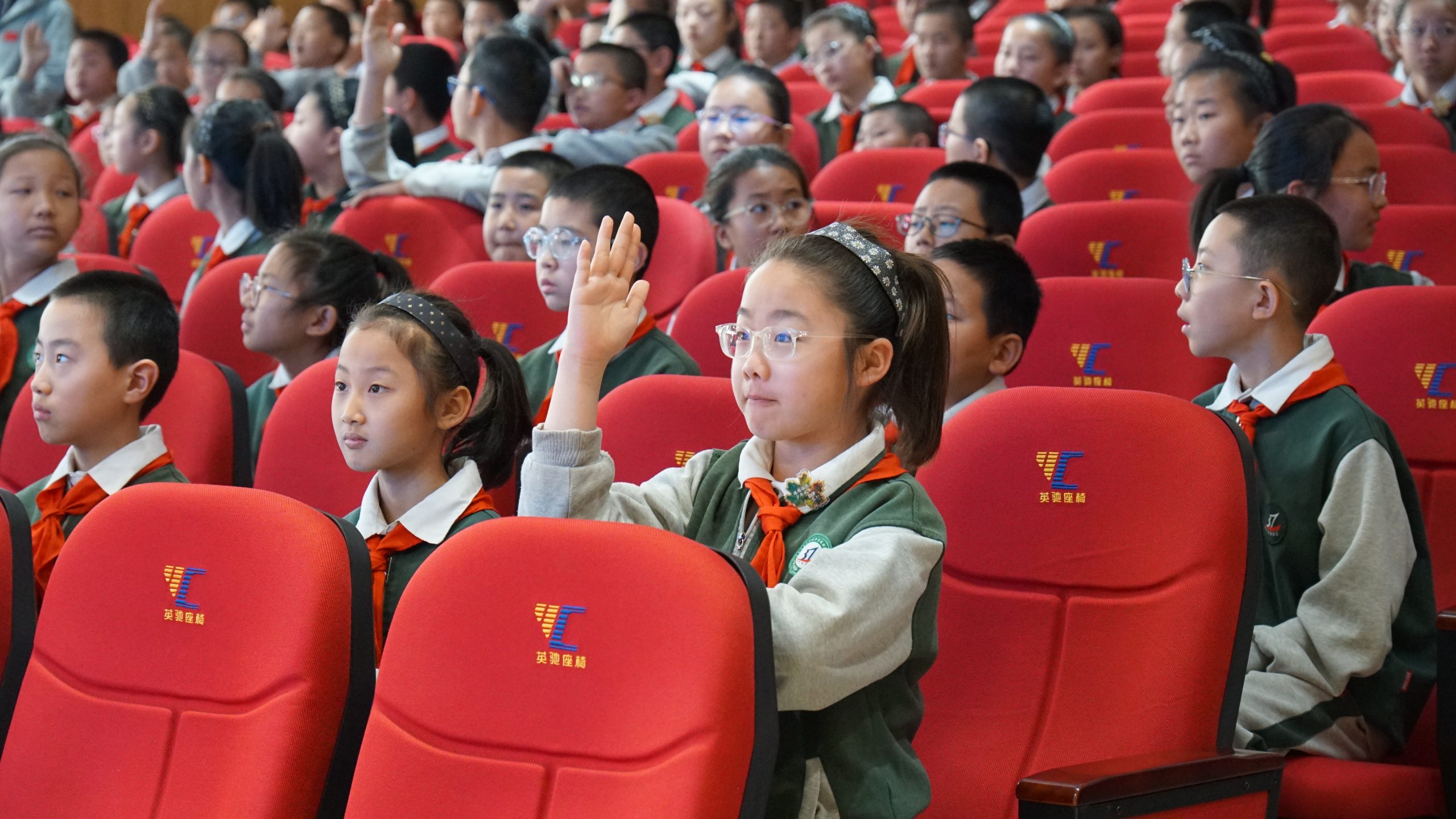 大中小学生共读《世界里的中国》，推动思政教育一体化建设高质量发展