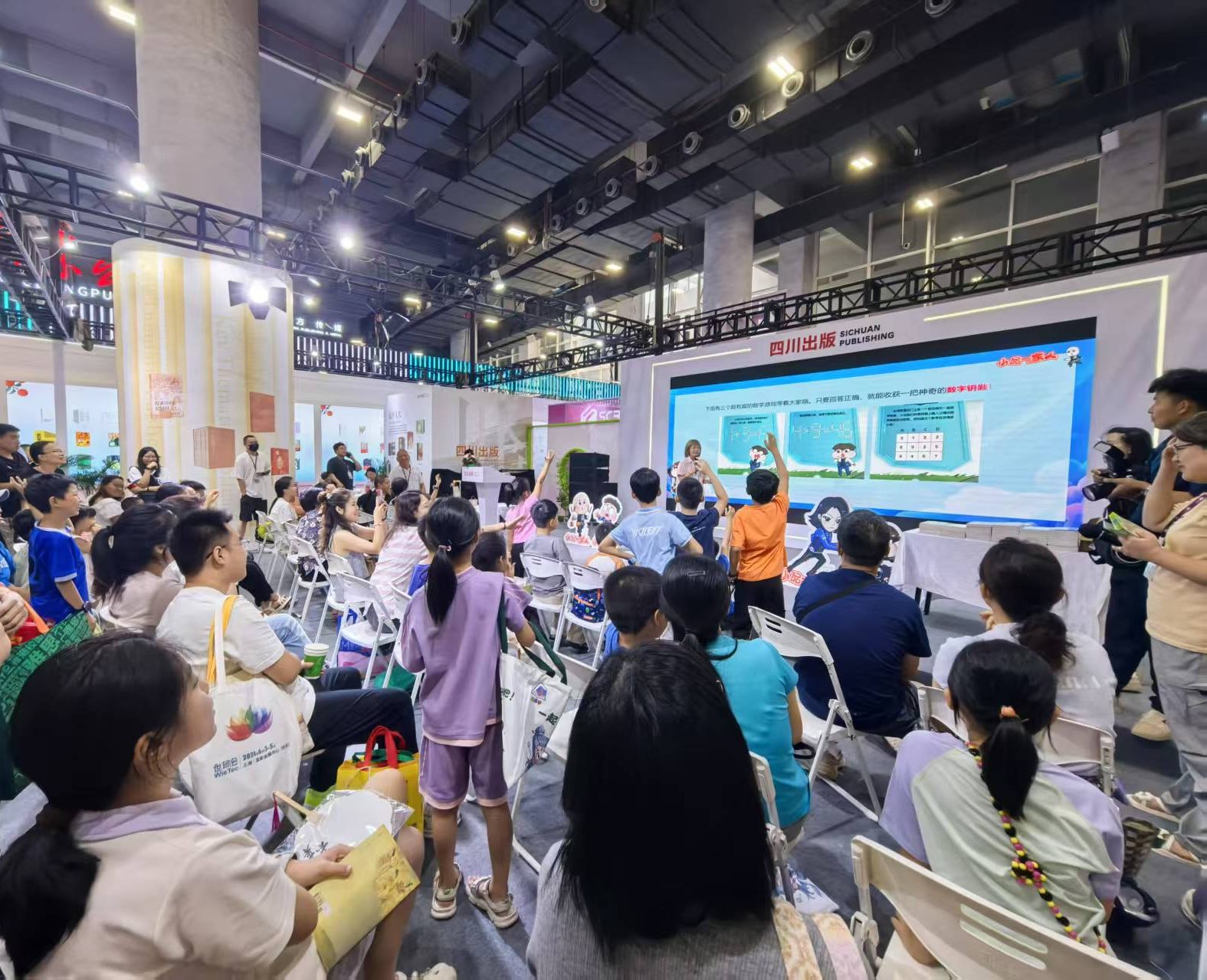 “小品一家人”新书分享会燃动2025南国书香节