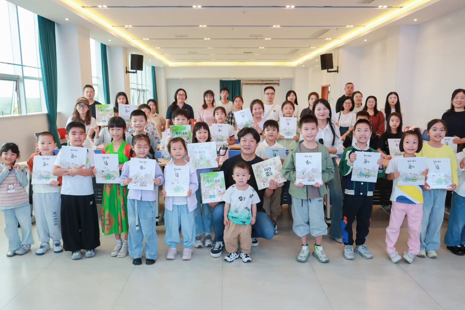 著名漫画家聂峻图书分享会在安徽举行   