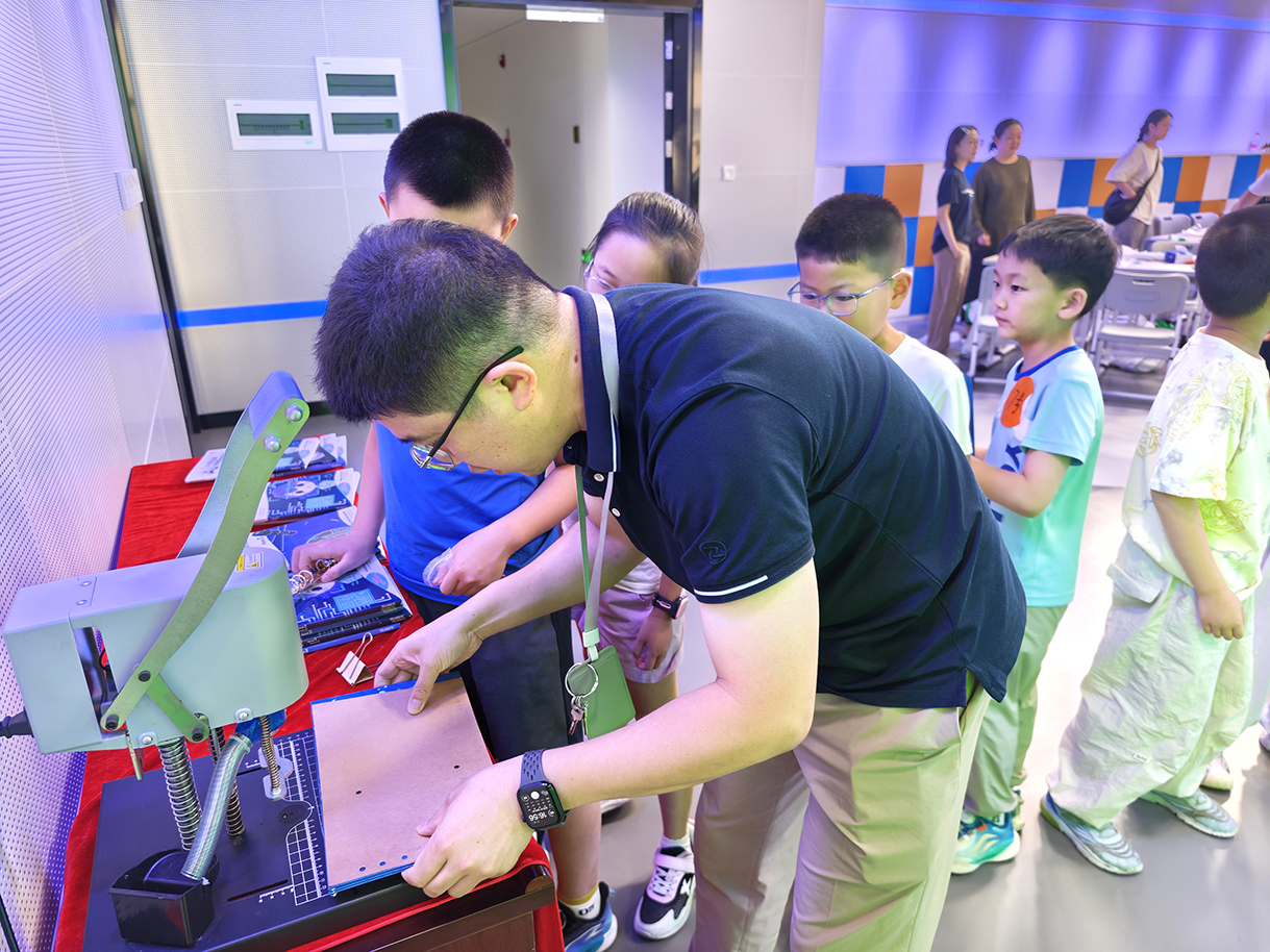 人工智能教材何以成功“出海”