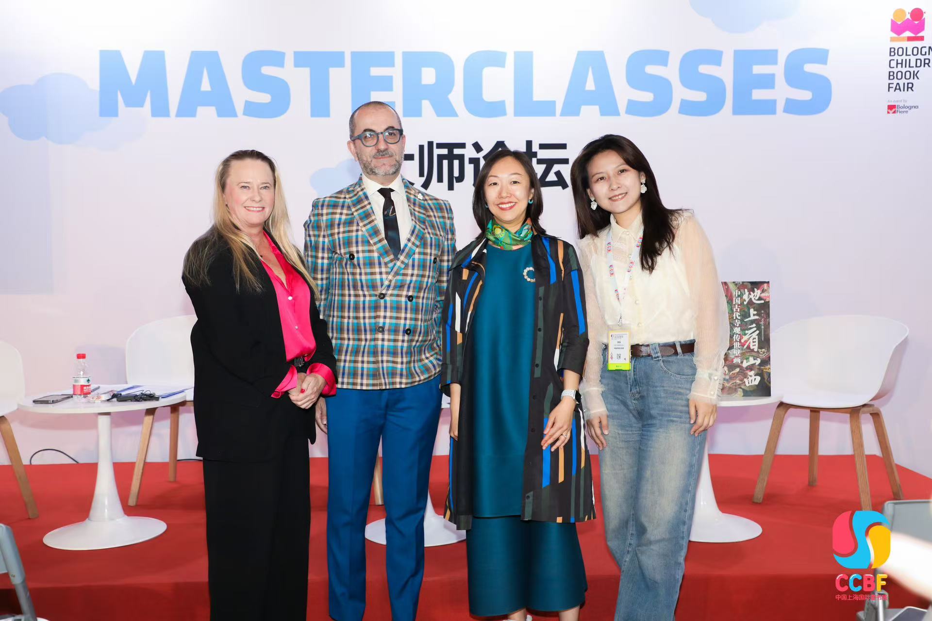 书封作为跨文化对话：博洛尼亚图书峰会探讨当代封面设计的艺术与影响力