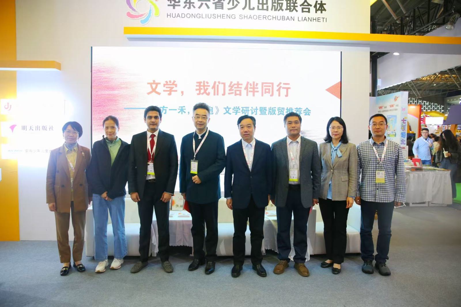 苏少社在上海国际童书展成功举办“文学，我们结伴同行——《方一禾，快跑》文学研讨暨版贸推荐会”