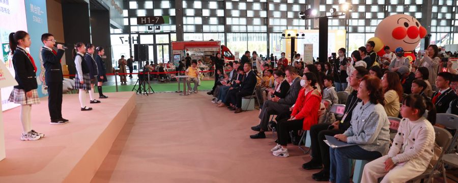 “小香咕”系列25周年续写成果展演暨《小香咕上学记》新书发布会成功举办