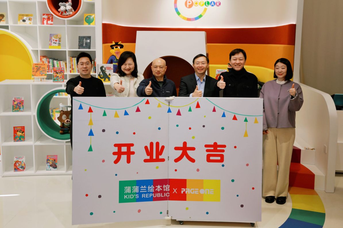 从左至右依次为陈鹏、王健枥、阿甲、王林、姬炤华、田旭