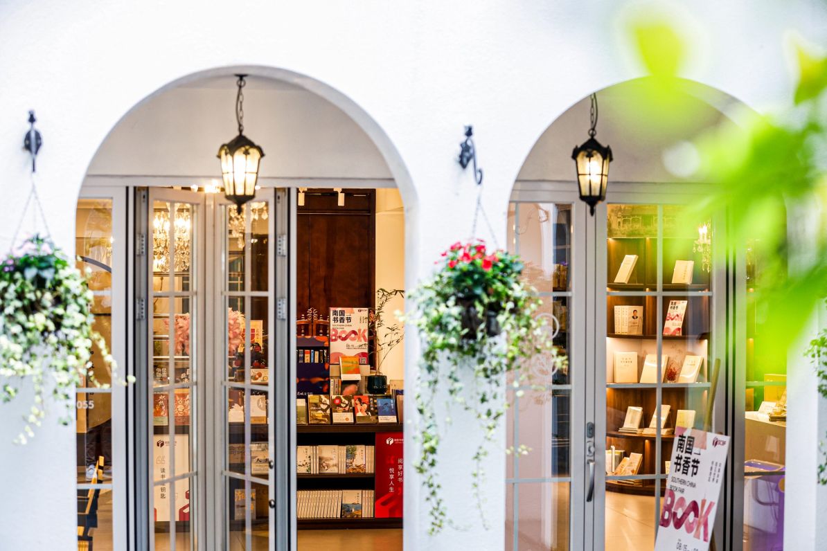 以文学之光温暖时代人心：花城文学院成立三周年