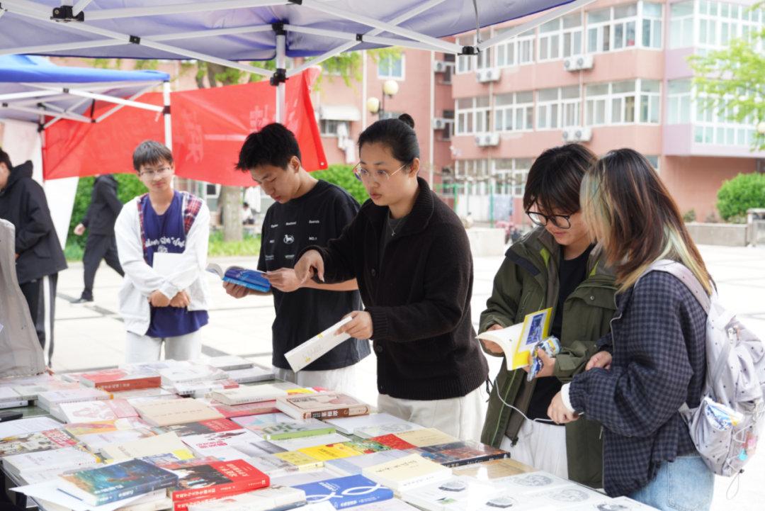 “书香传情 —— 读书漂流公益实践活动”在北京举办