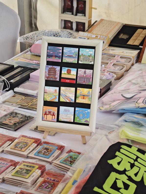 这个四月，萤照书局在武汉用五场活动种下阅读的种子