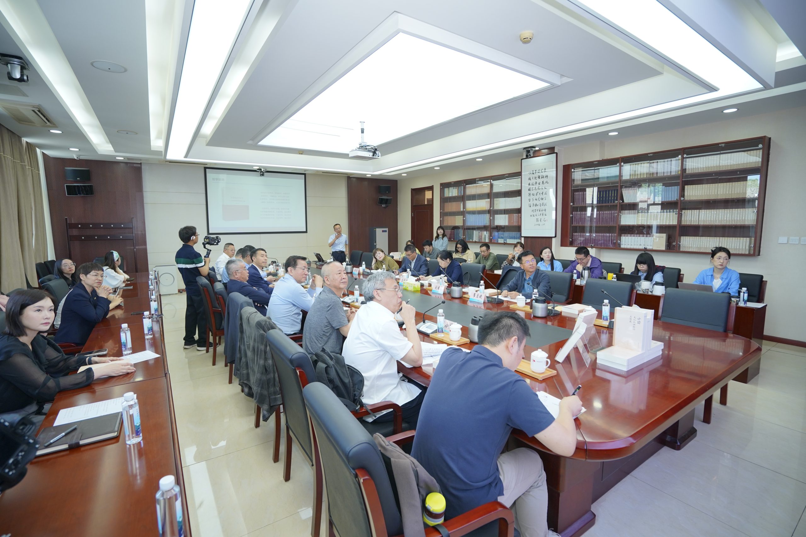 以“智仁勇”文化精神为笔，勾勒中国数千年思想变迁图谱  《中国文化政治经济思想史》新书研讨会在京成功举办