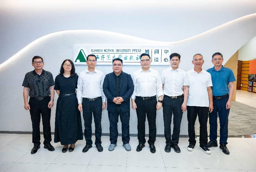 打造城市文化客厅 以书香浸润生活：广西师范大学出版社城市阅读中心揭牌成立