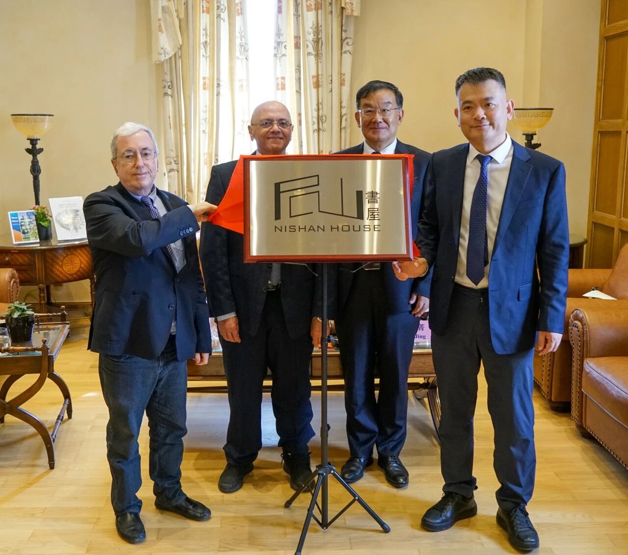 山东友谊出版社在希腊雅典举办文化交流活动 《希腊罗马建筑典范》中文版发布